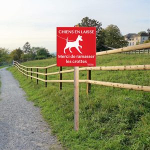 panneau chien en laisse ramasser les crottes