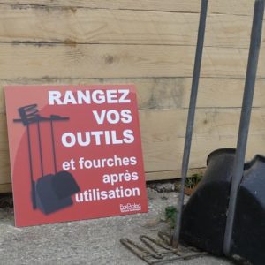 Panneau rangez vos outils-0