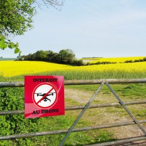 panneau interdit aux drônes