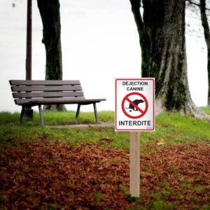 panneau interdit aux déjections canine