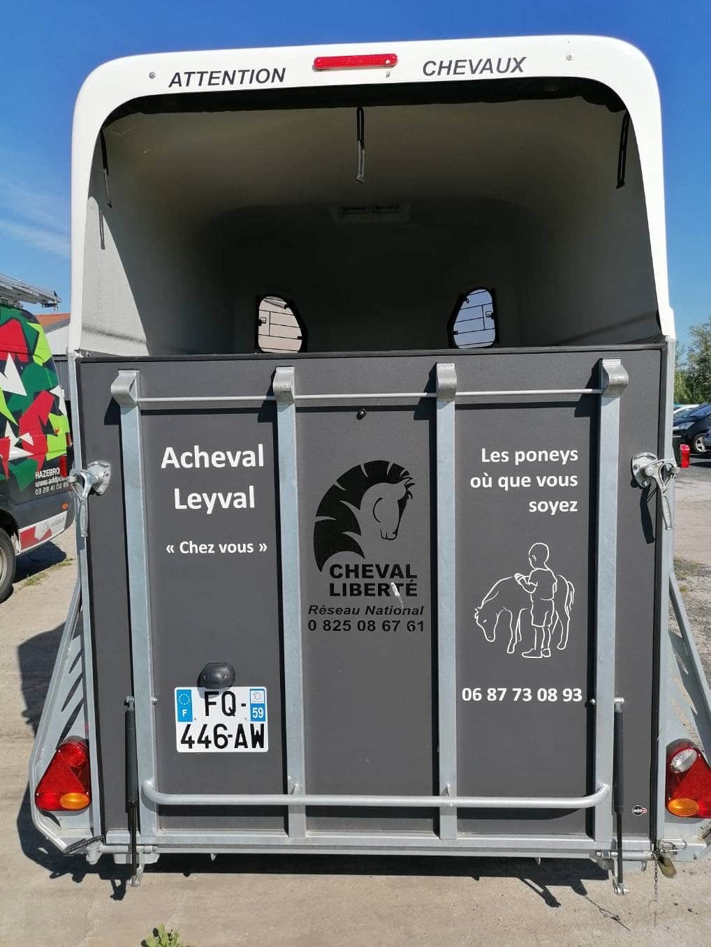 Stickers autocollant ATTENTION CHEVAUX pour camion, van en 66 cm en  Blanc - Cdiscount Auto