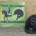 panneau port du casque équitation obligatoire signaletique d'écurie boxprotec